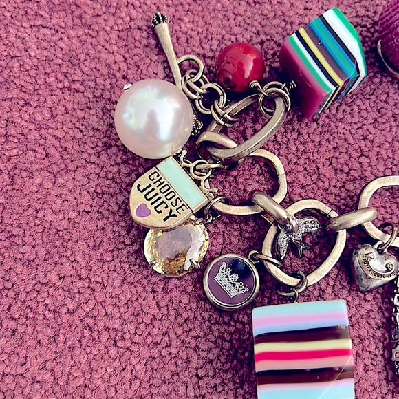 Authentic JC fun bracelet, in mint condition. It contains 13 colourful charm - Picture 3 of 4
